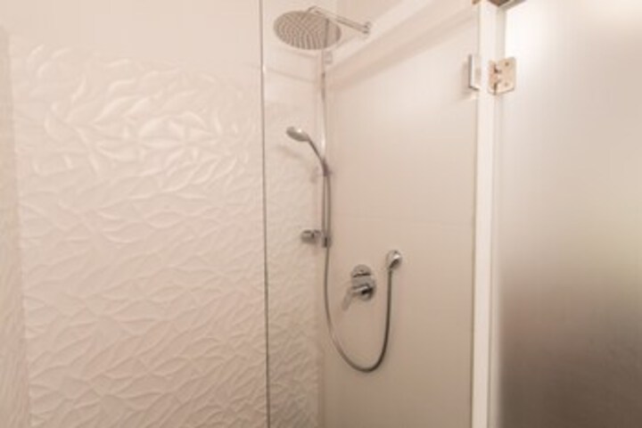 Room 4 of 91