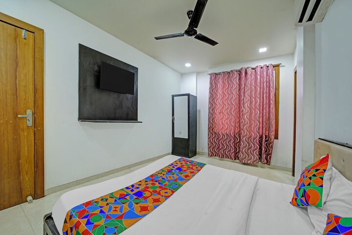 Room 12 of 28
