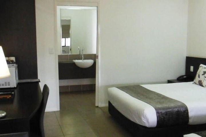 Room 10 of 33