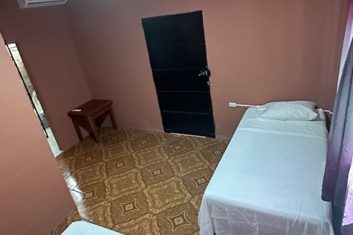 Room 4 of 63