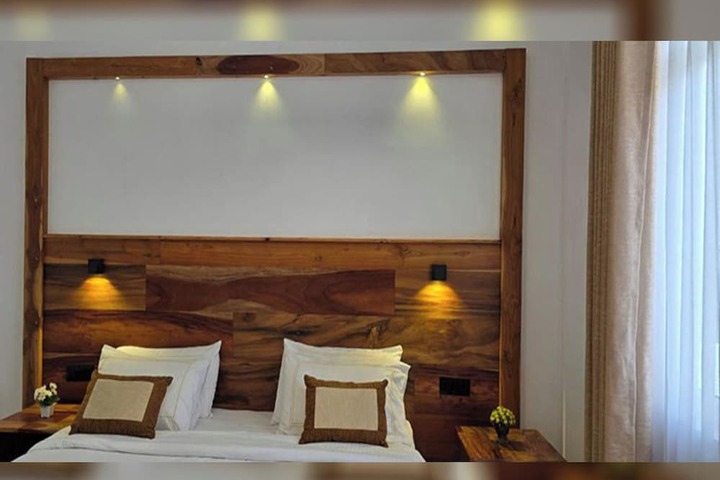 Room 8 of 22