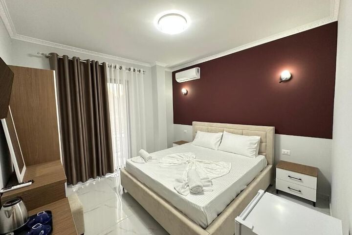 Room 14 of 65