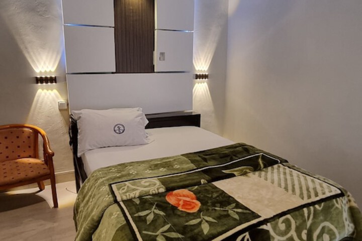 Room 10 of 34