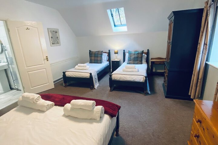 Room 32 of 79