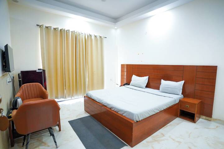Room 42 of 77