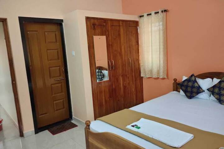 Room 9 of 17
