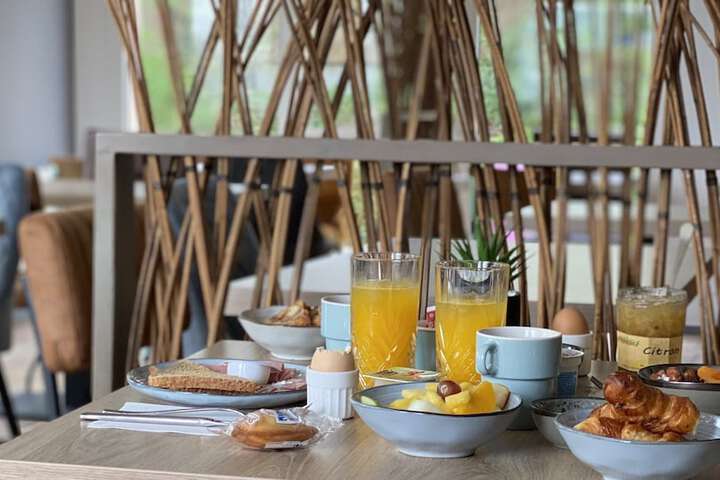 Breakfast/Coffee Service 75 of 127