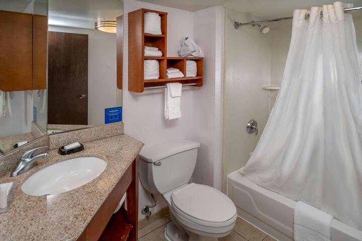 2 Double Beds (3 of 6)