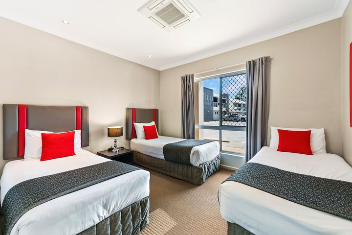 Room 3 of 72