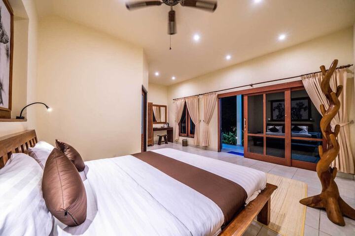 Room 9 of 49