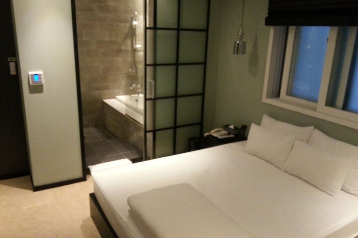 Room 9 of 35