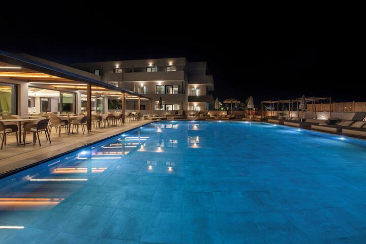 Pool 100 of 152