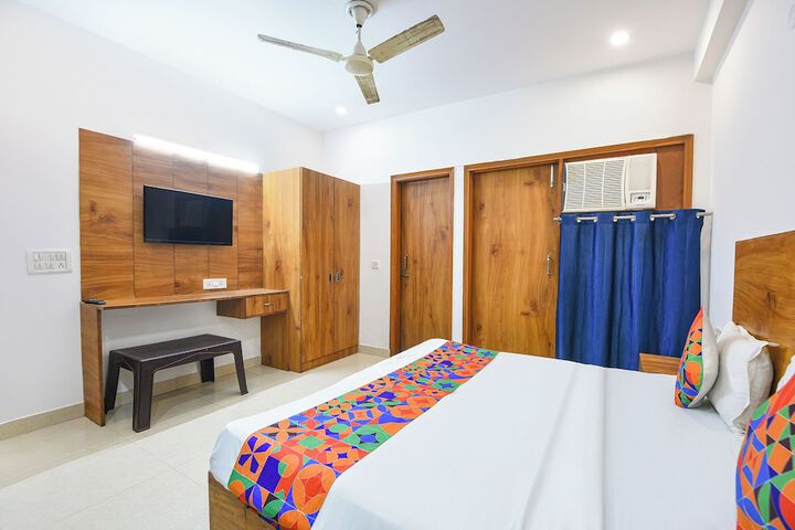 Room 13 of 31