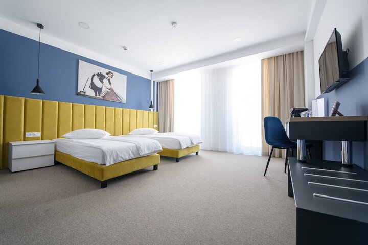 Room 12 of 28
