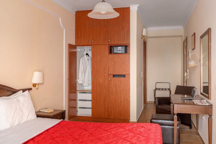 Room 27 of 117