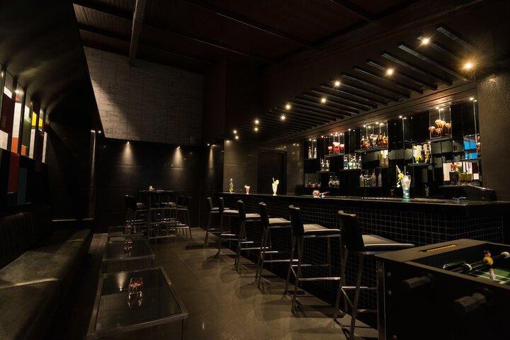 Lounge 62 of 79