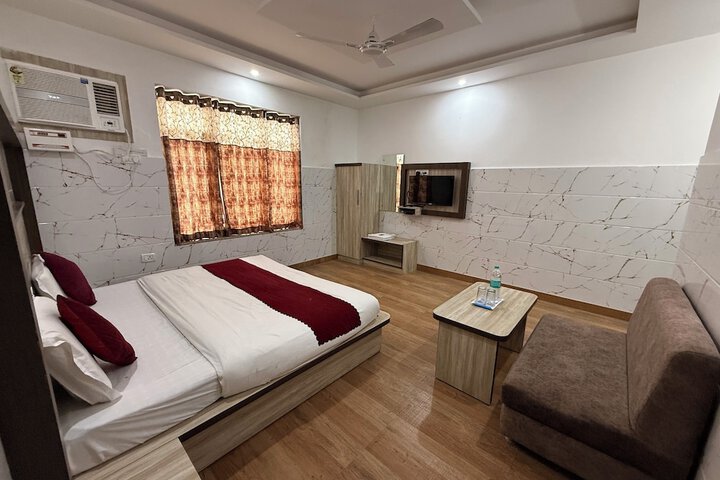 Room 10 of 29