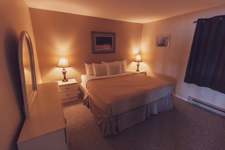 Room 32 of 73