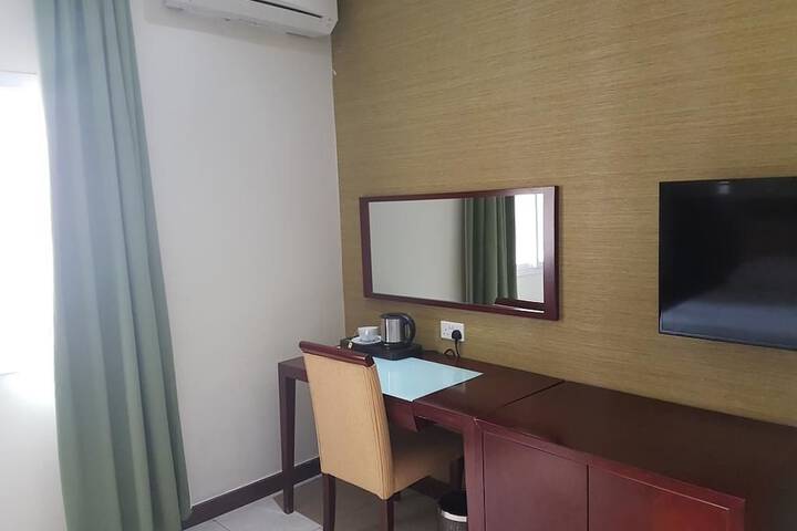 Room 11 of 33