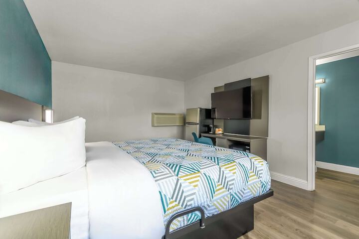 Room 10 of 26