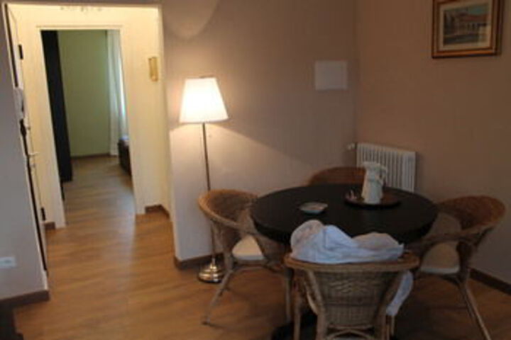Room 296 of 499