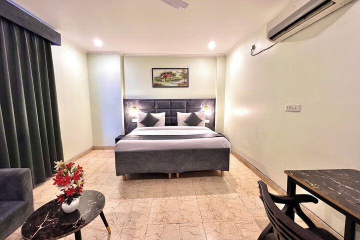 Room 13 of 21