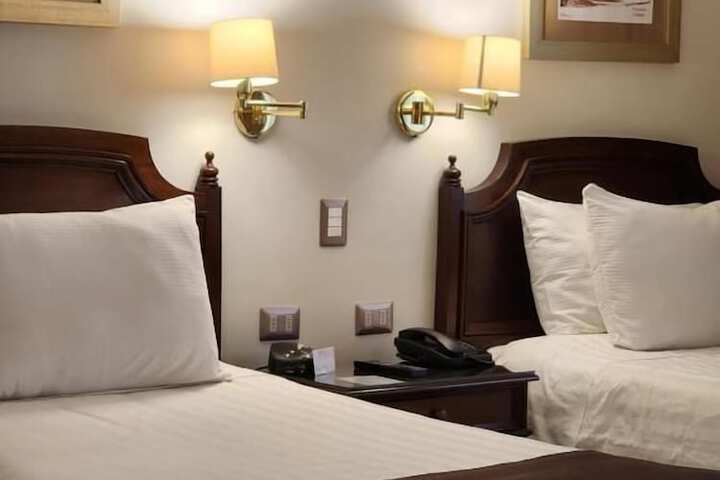 Room 19 of 105