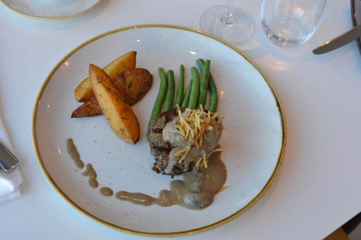 Dining 179 of 309
