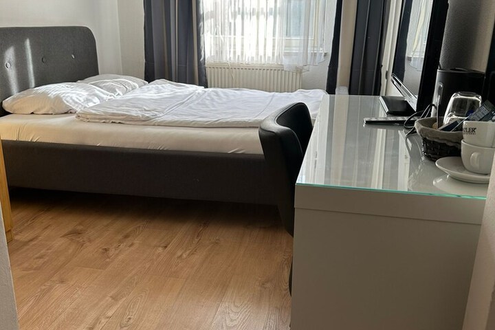 Room 17 of 38