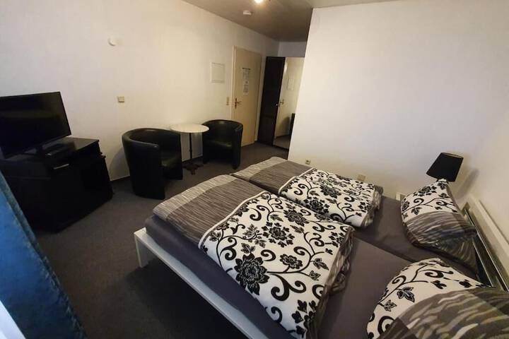 Room 11 of 33