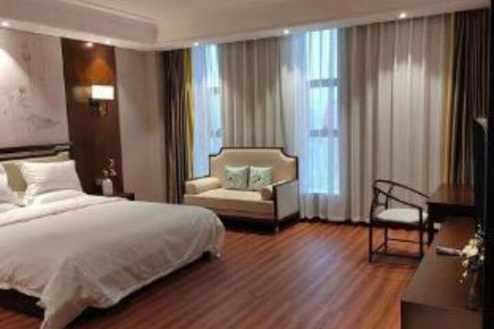 Room 5 of 7