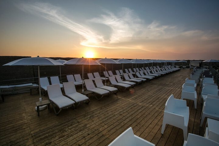 Sundeck 9 of 25
