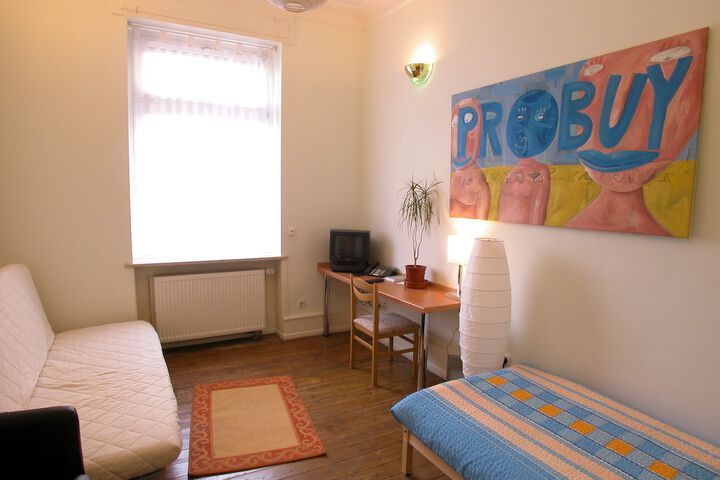 Room 7 of 12