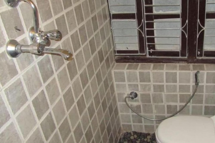 Room 4 of 4