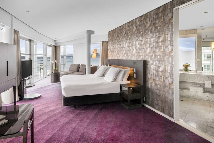 Room 16 of 110