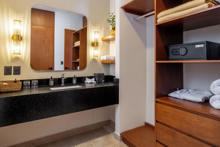 Room 30 of 62