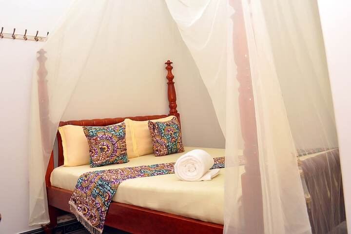 Room 4 of 42