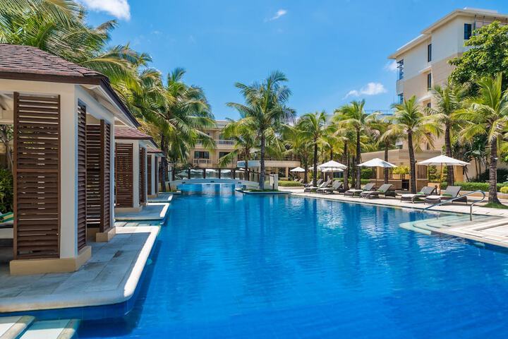 Pools & Facilities