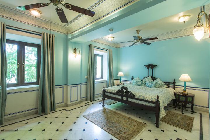 Room 4 of 92