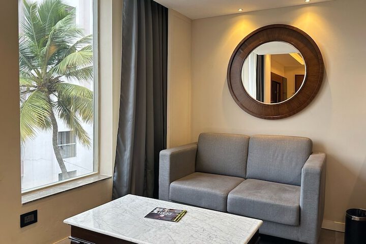Room 10 of 42