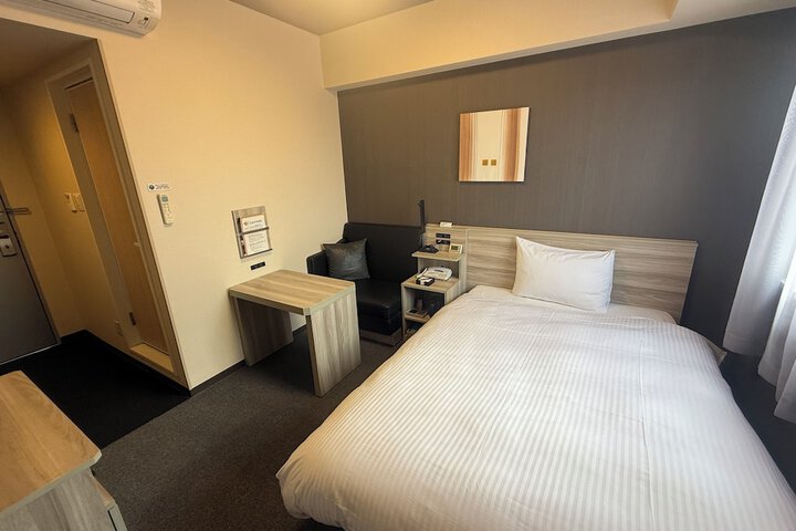 Room 8 of 35