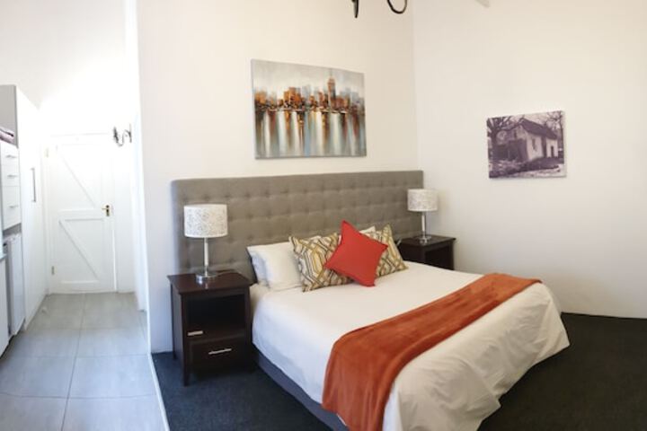 Room 9 of 16