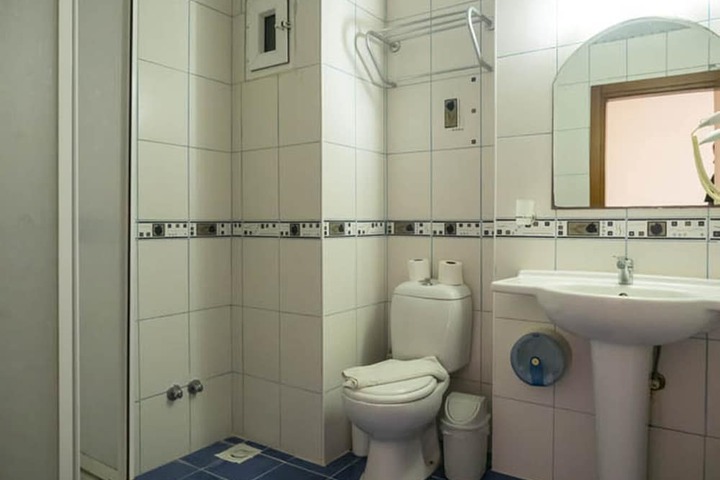 Room 16 of 37