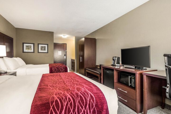 2 Queen Beds (8 of 11)