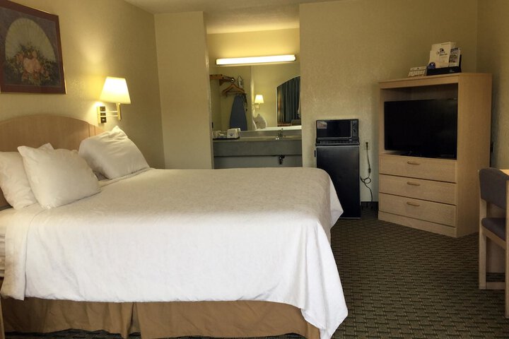 1 King Bed Accessible (1 of 12)