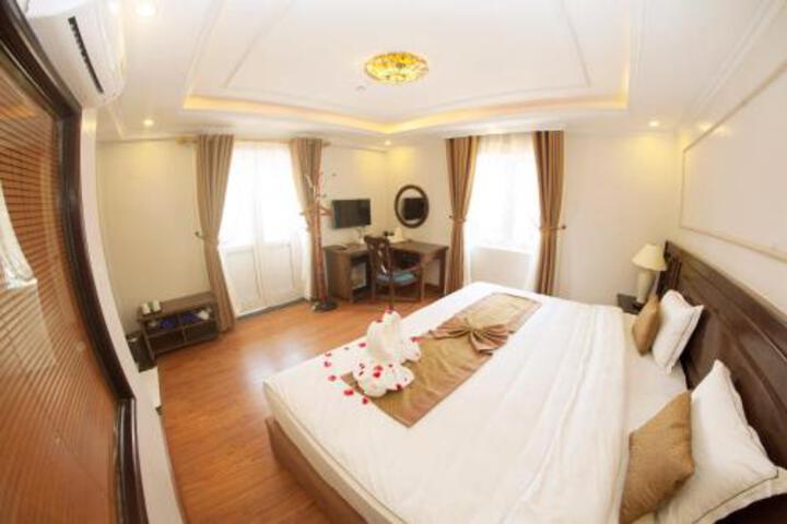 Adam Hotel