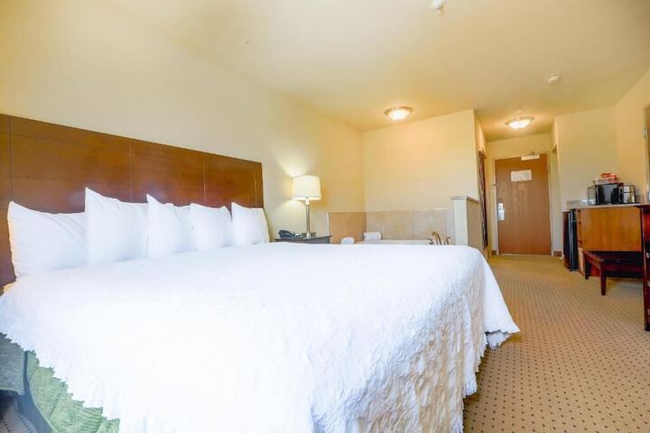 1 King Bed (2 of 2)