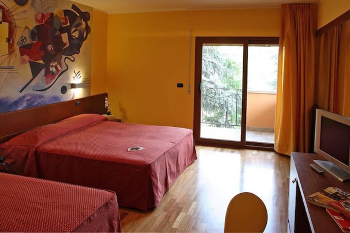 Room 8 of 26