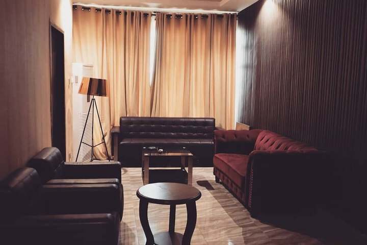 Room 8 of 33