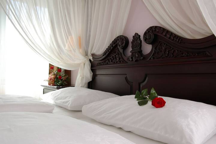 Room 3 of 33